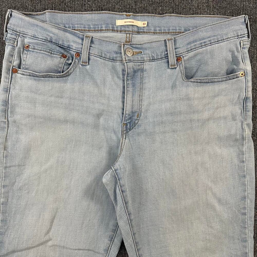Levi’s women’s Mid Rise Boyfriend Jeans Light Wash Loose Fit Tapered Denim 33 - Picture 2 of 8